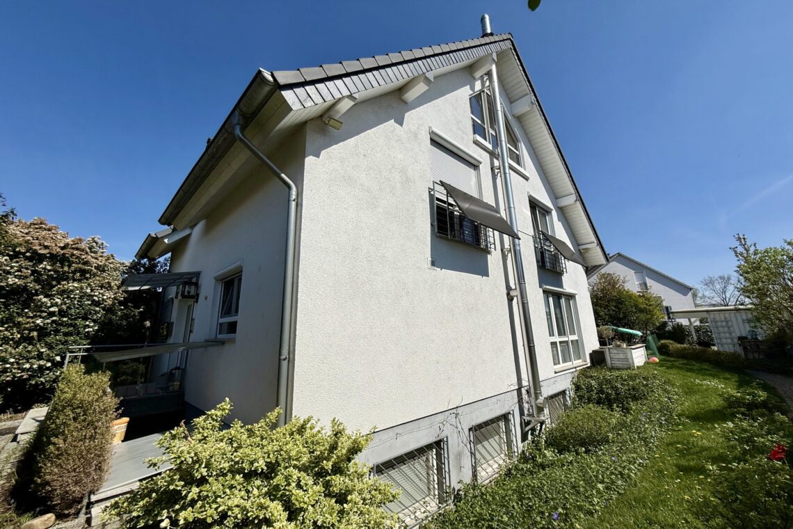 Hähn­lein – Moder­ne DHH „kau­fen – ein­zie­hen – wohl­füh­len“