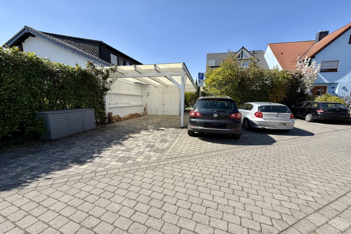 Hähn­lein – Moder­ne DHH „kau­fen – ein­zie­hen – wohl­füh­len“