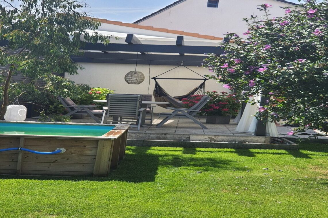 Hähn­lein – Frei­ste­hen­des EFH mit grü­ner Gar­ten­oa­se