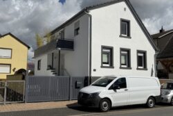 Hähn­lein – Frei­ste­hen­des EFH mit grü­ner Gar­ten­oa­se